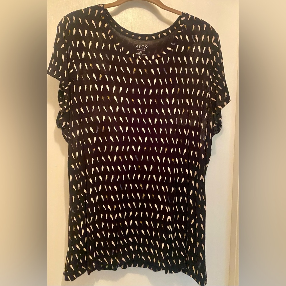 Apt. 9 Black Top with little birds in a Cream Accents